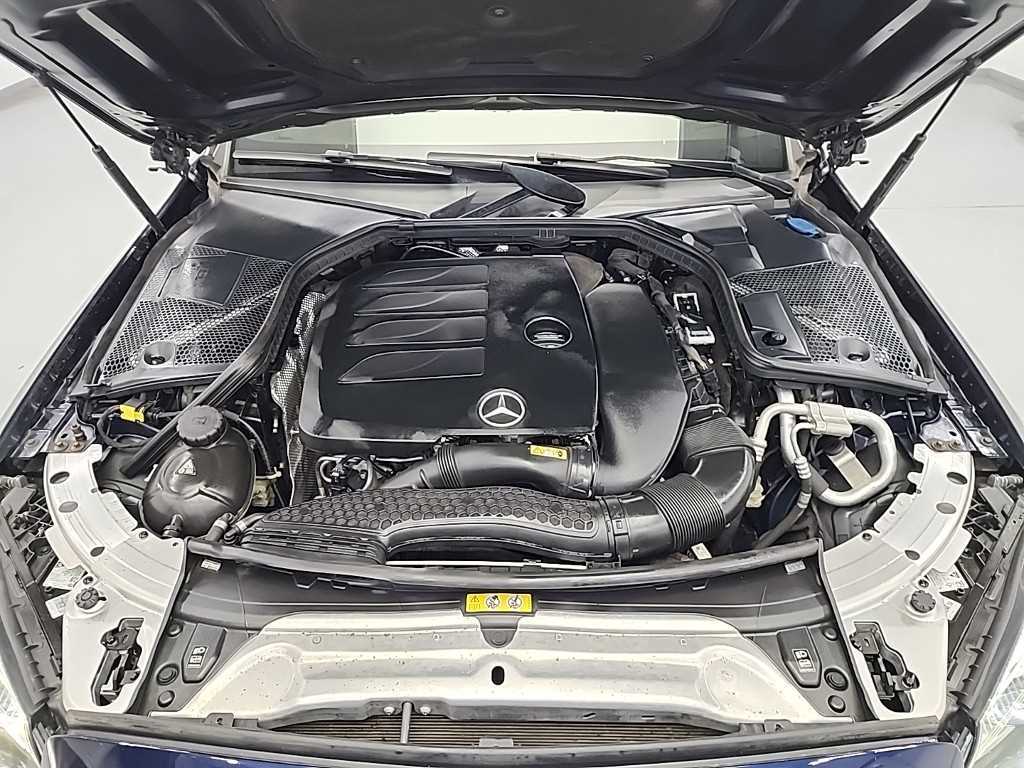 Mercedes Benz C Class - Vista 5
