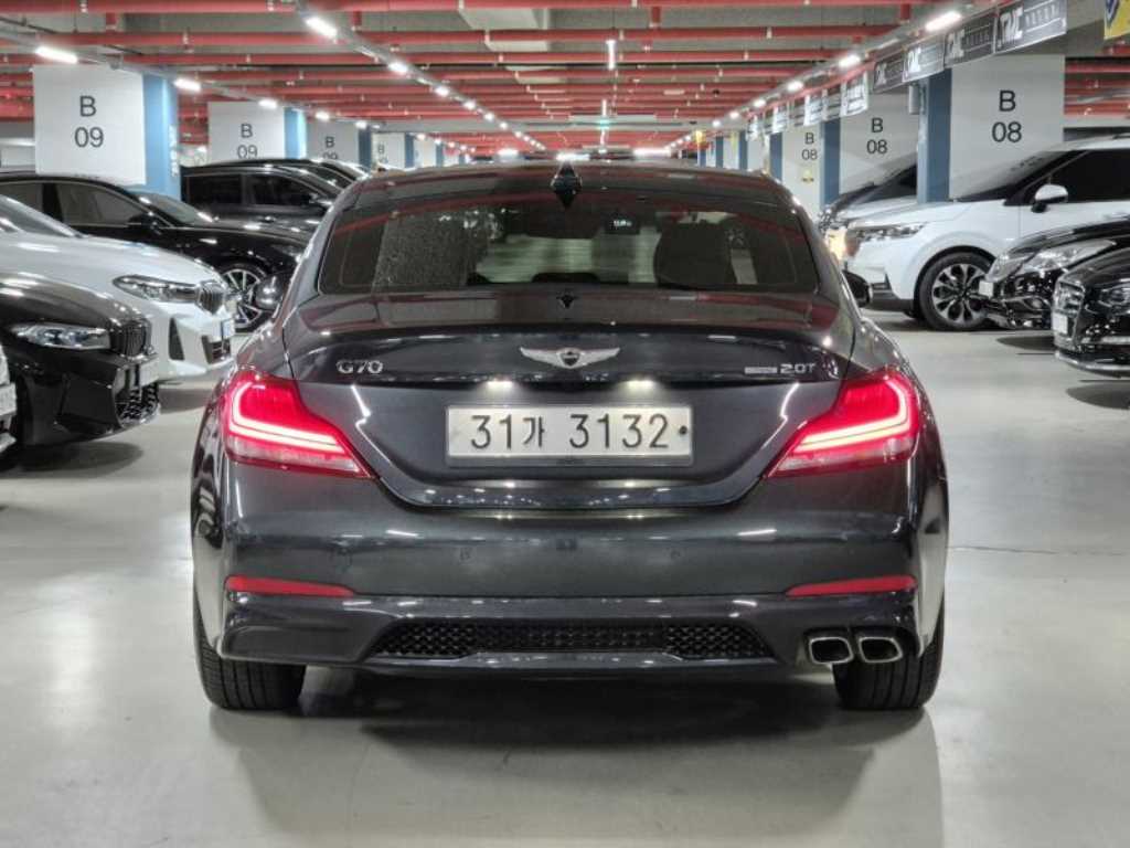 Genesis G70 - Vista 4