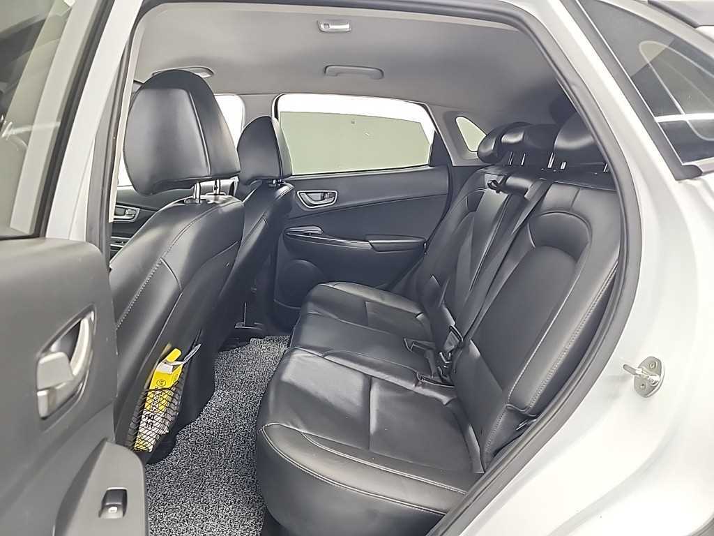 HYUNDAI Kona - Vista 12