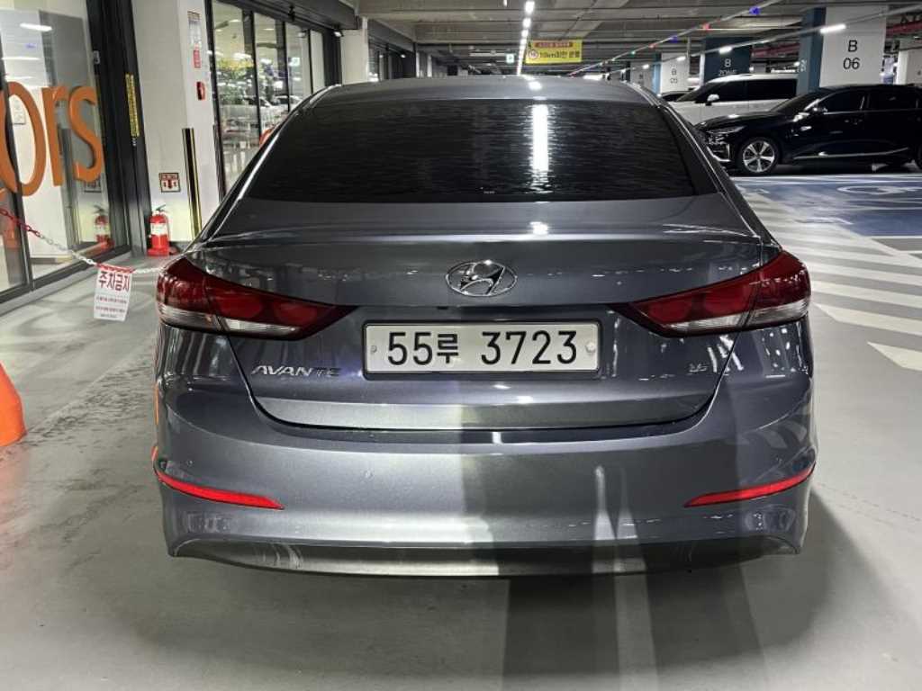 HYUNDAI Avante - Vista 5