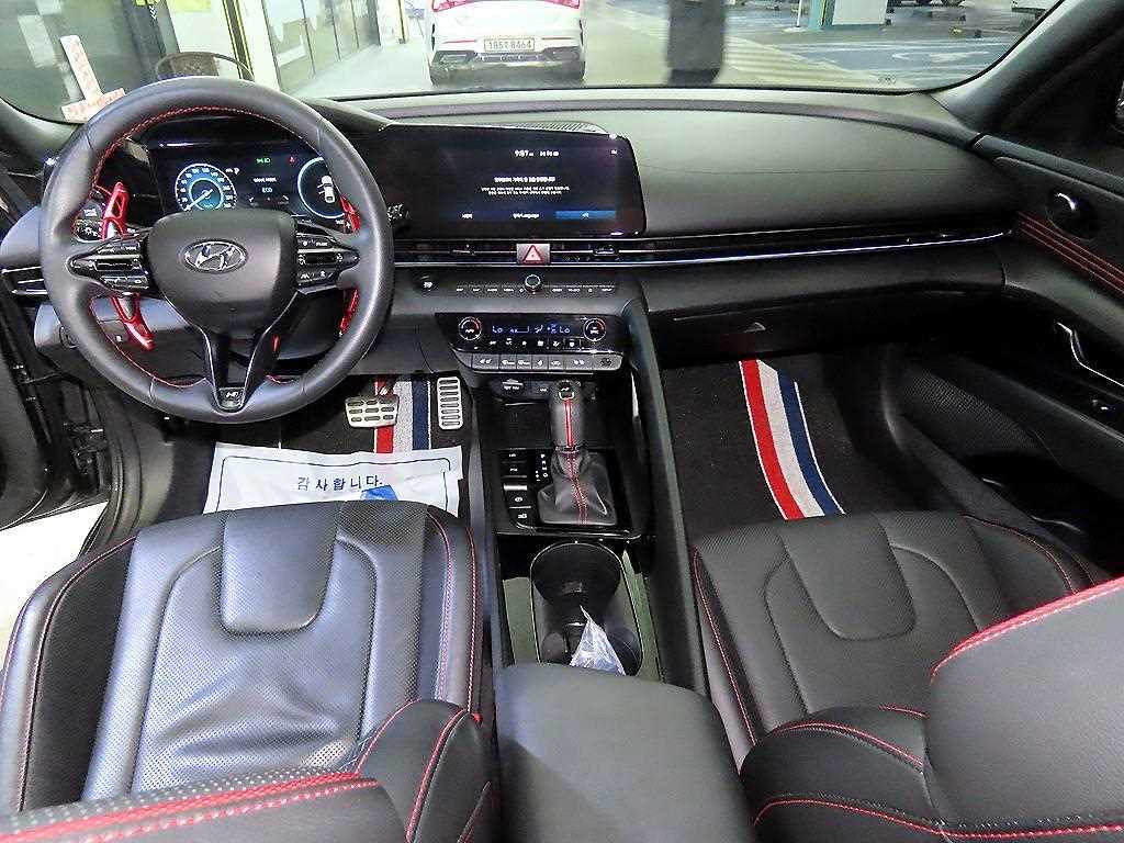 HYUNDAI Avante - Vista 10