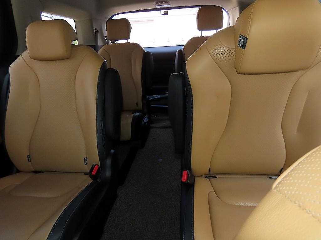 KIA Carnival - Vista 8