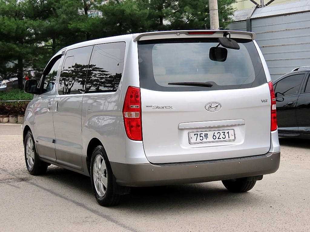 HYUNDAI Starex - Vista 3