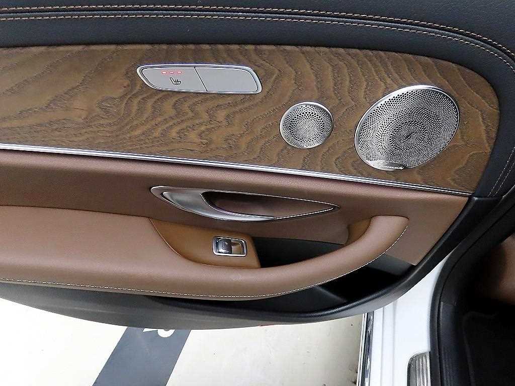 Mercedes Benz E class - Vista 12