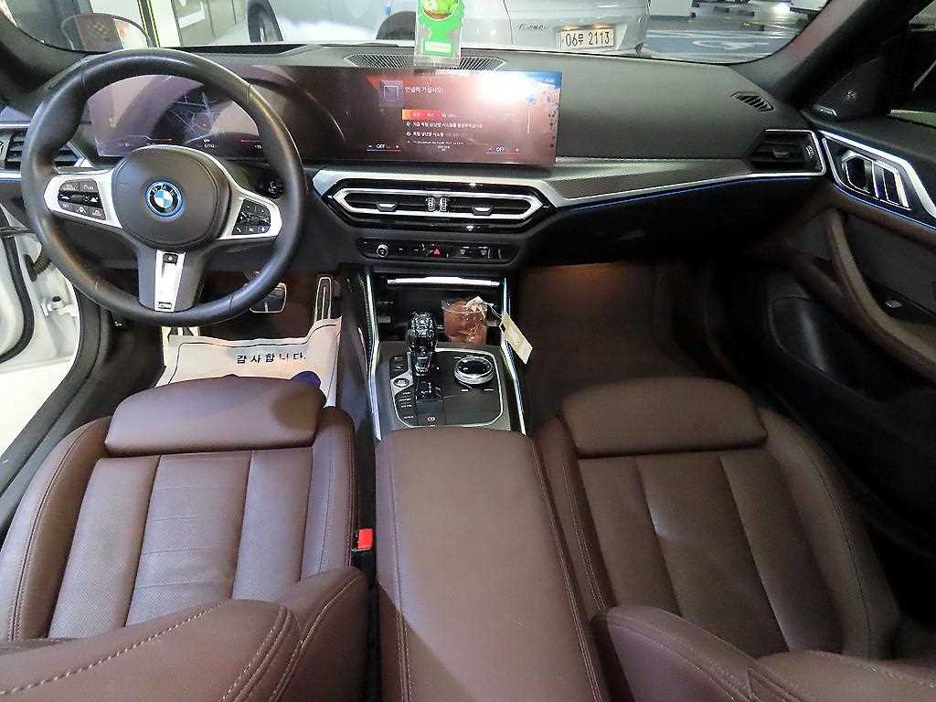 BMW i4 - Vista 10