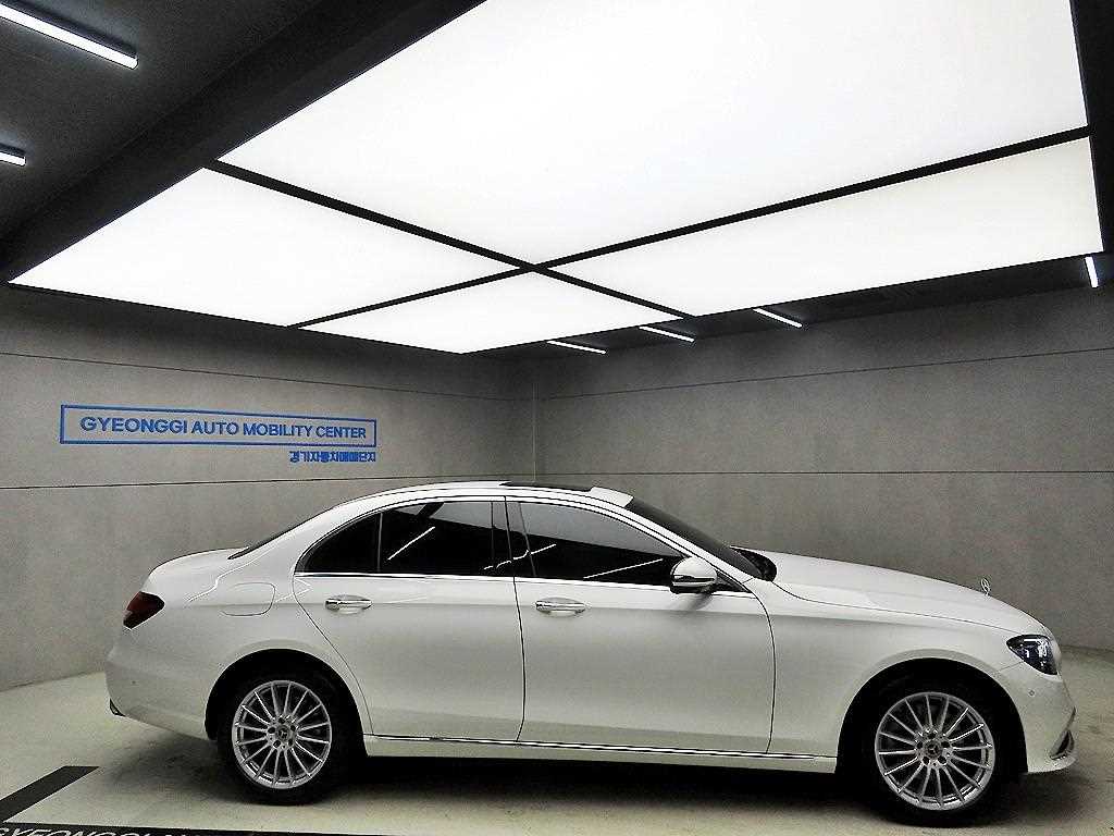 Mercedes Benz E class - Vista 2