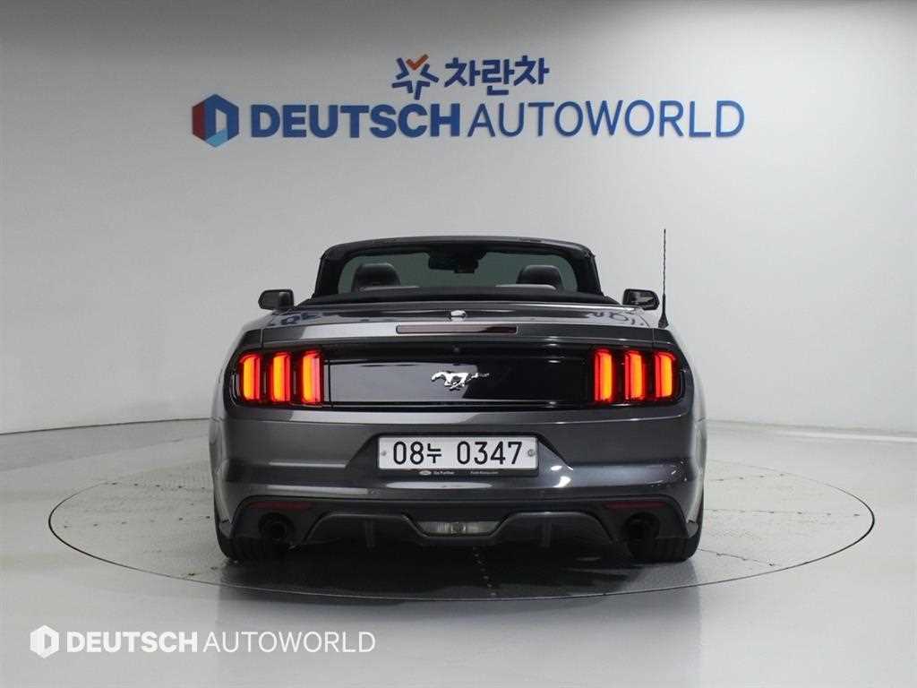 Ford Mustang - Vista 3