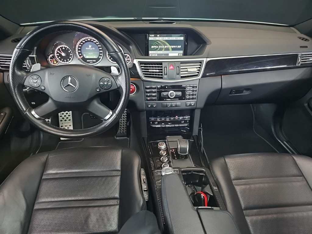 Mercedes Benz E class - Vista 7