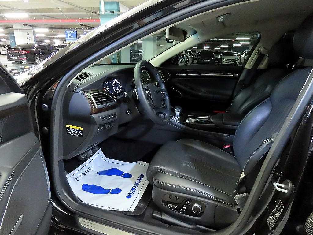 Genesis G90 - Vista 6