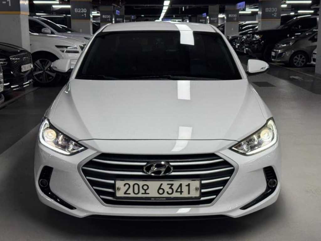 HYUNDAI Avante - Vista 2