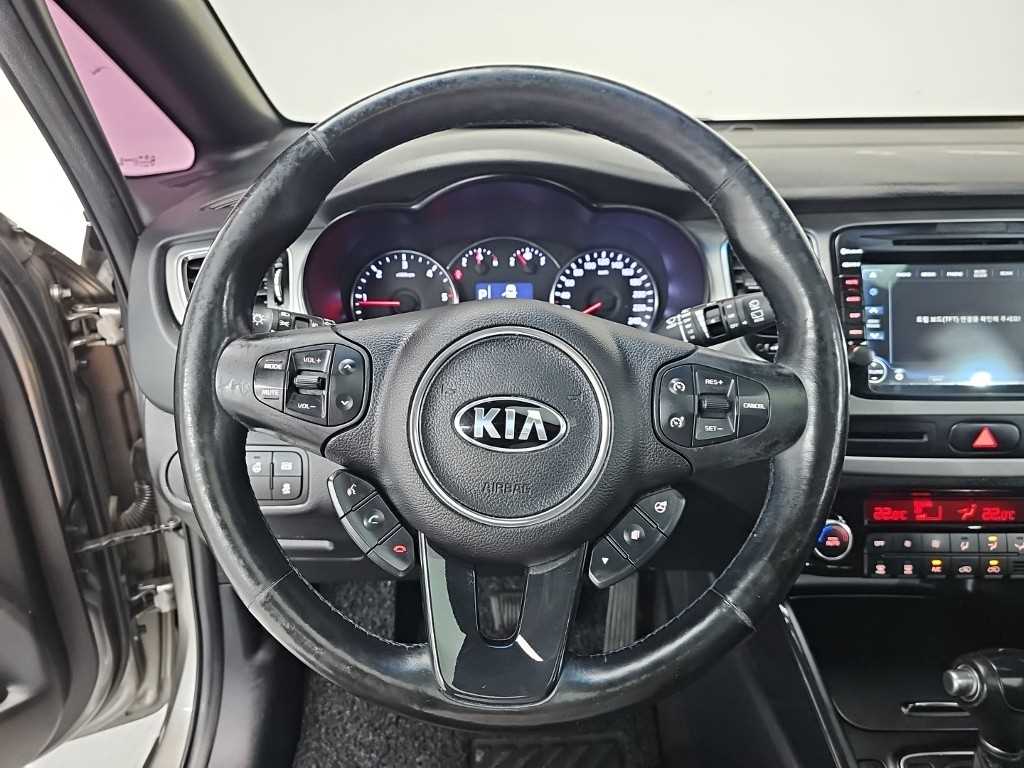 KIA Carens - Vista 9