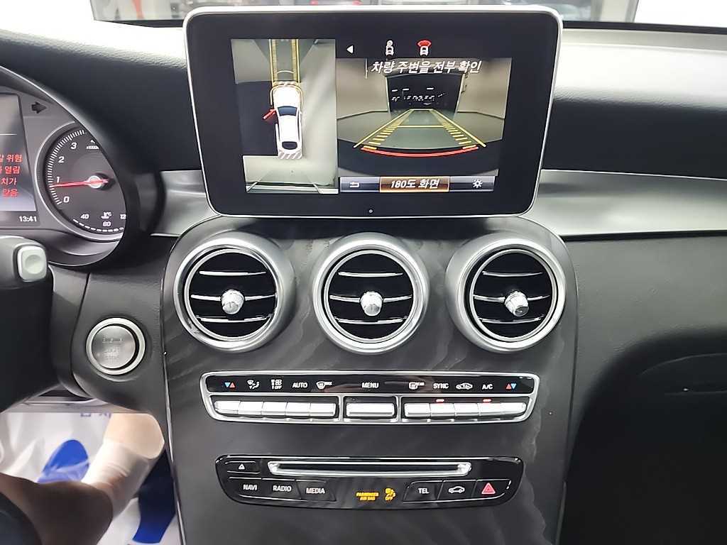 Mercedes Benz GLC Class - Vista 10