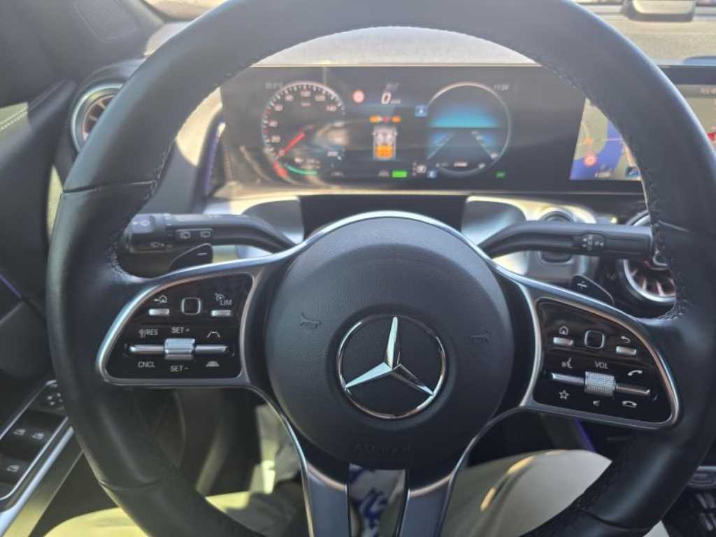 Mercedes Benz EQB - Vista 11