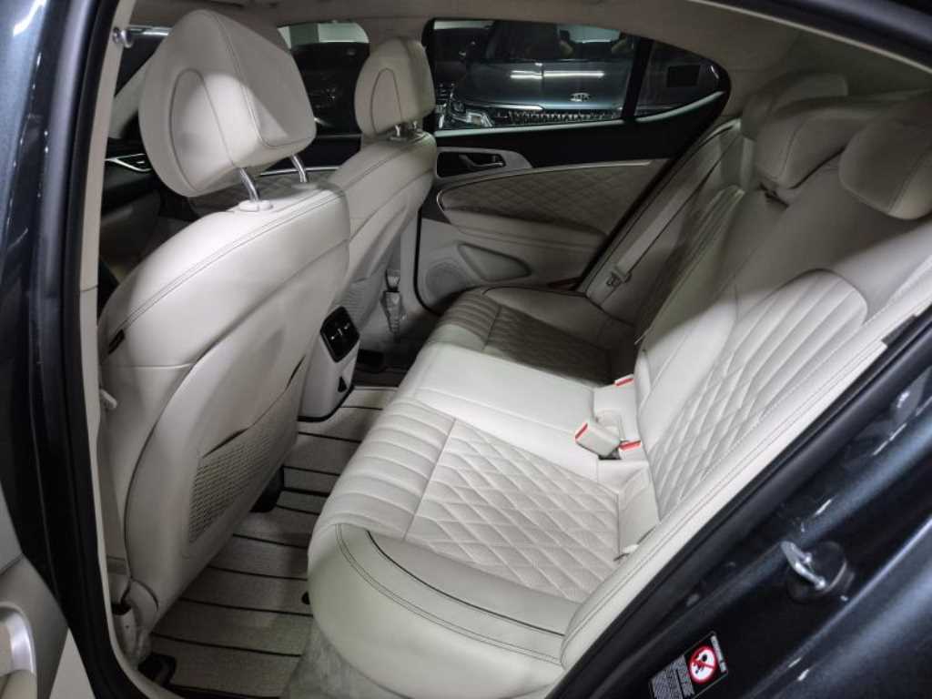 Genesis G70 - Vista 5