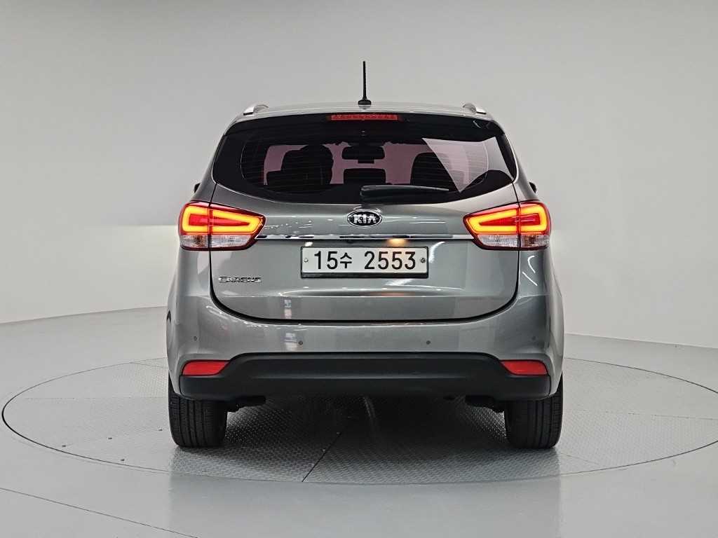 KIA Carens - Vista 3