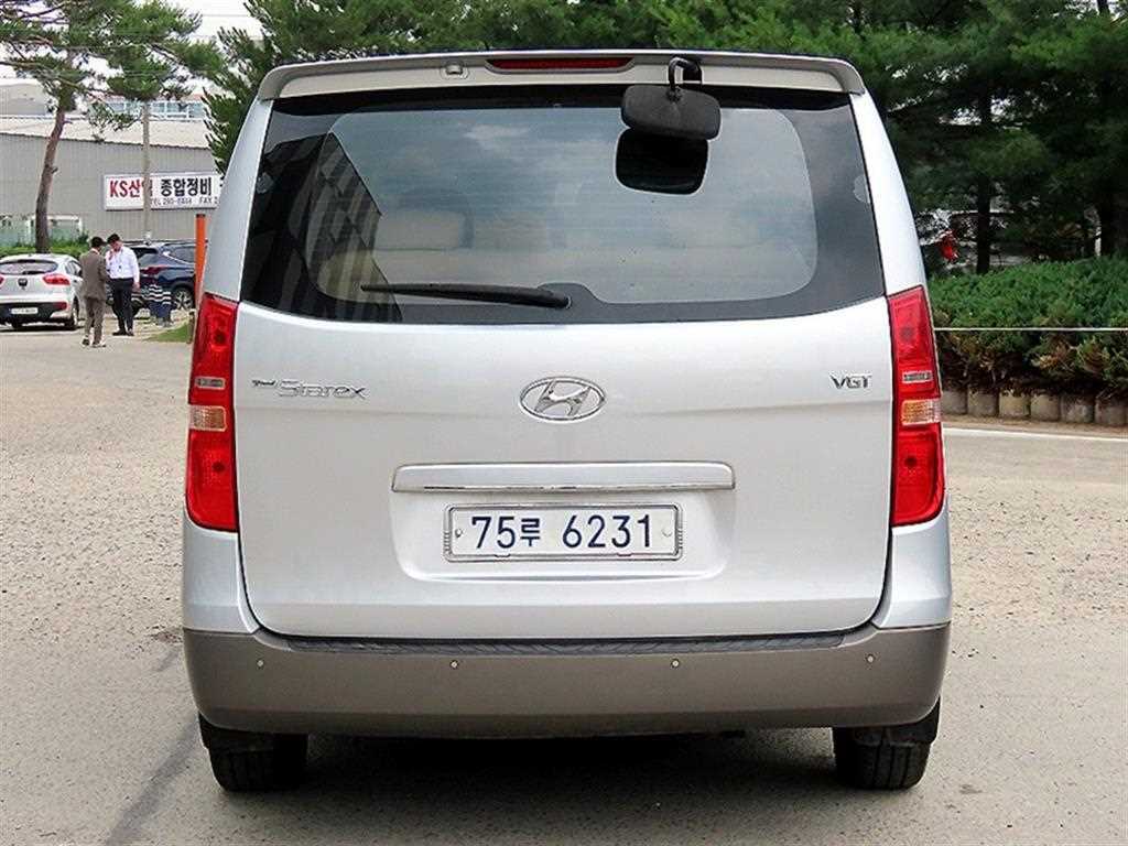 HYUNDAI Starex - Vista 4