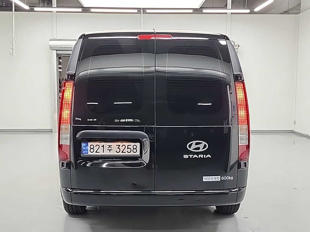 HYUNDAI Staria - Vista 3