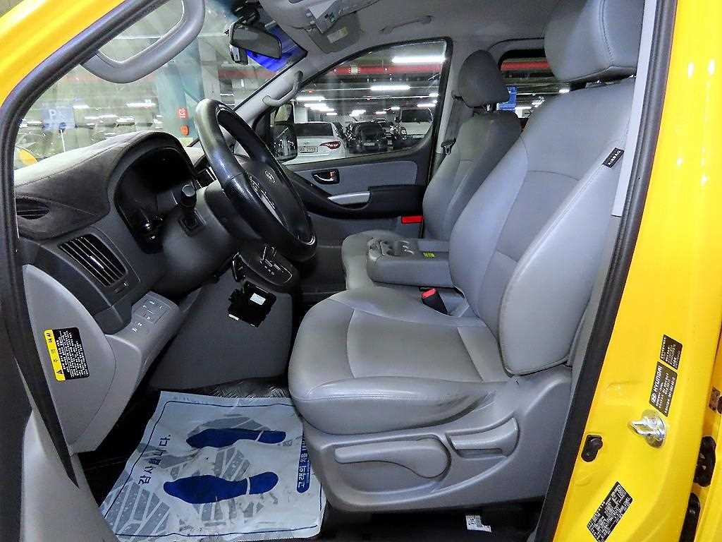 HYUNDAI Starex - Vista 6