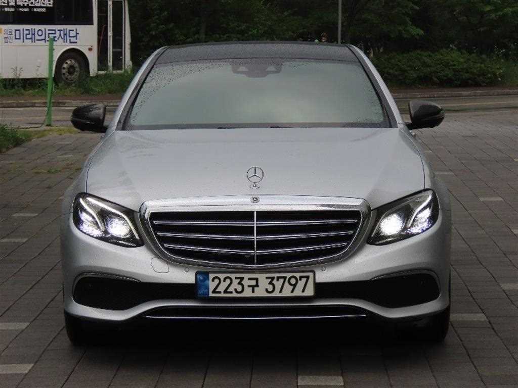 Mercedes Benz E class 2019 Gris - Importación desde Corea - HF Imports Iquique - Foto 1
