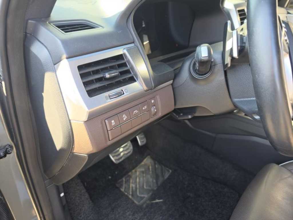Ssangyong Rexton - Vista 7