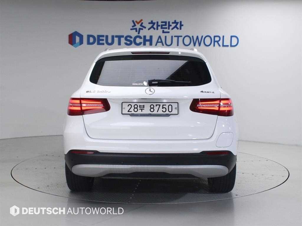 Mercedes Benz GLC Class - Vista 4