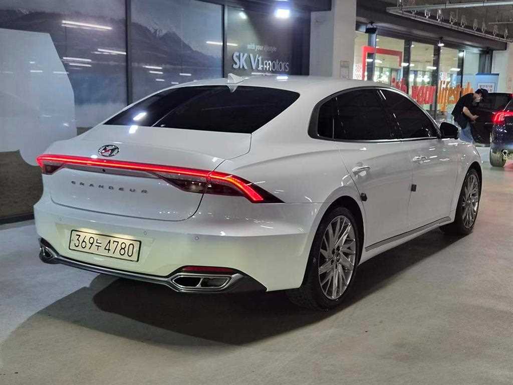 HYUNDAI Grandeur - Vista 4