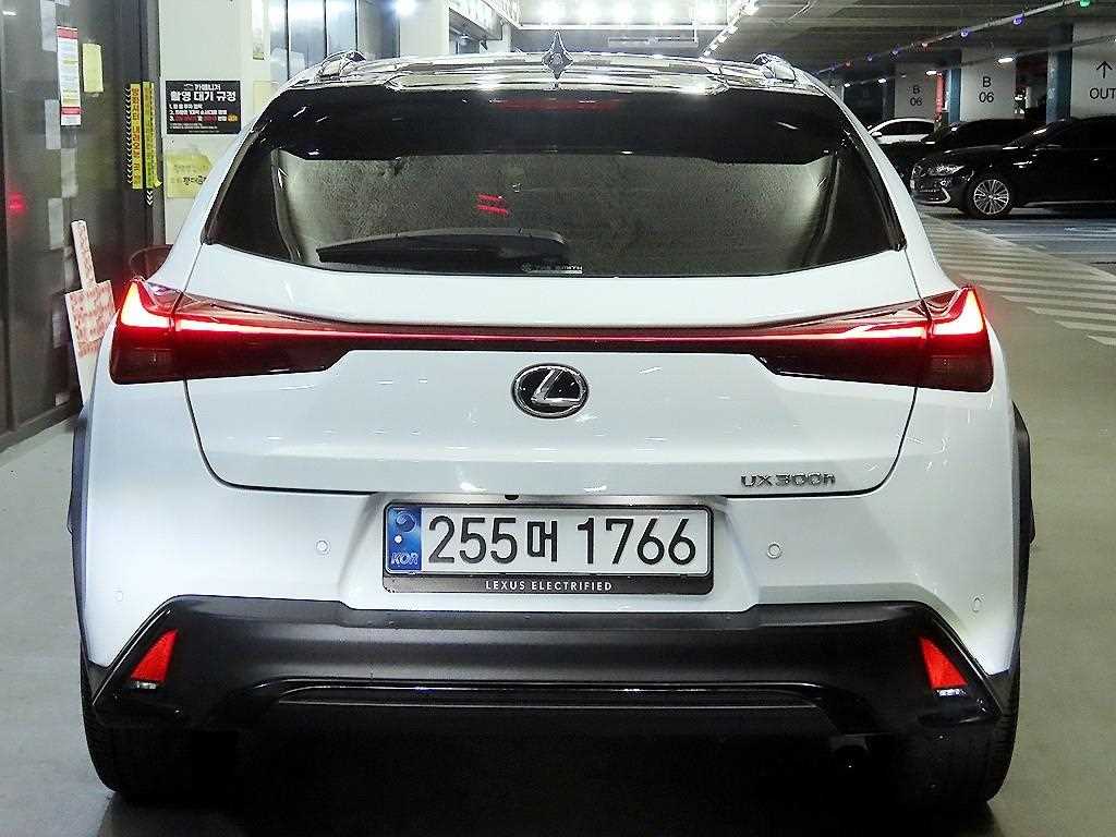 Lexus UX - Vista 5
