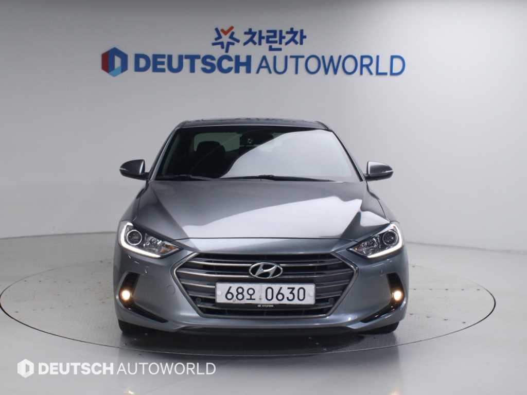 HYUNDAI Avante - Vista 3