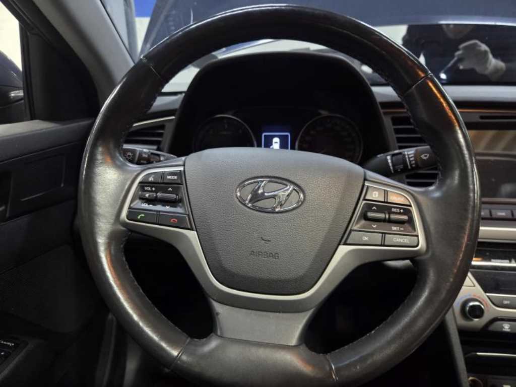HYUNDAI Avante - Vista 12