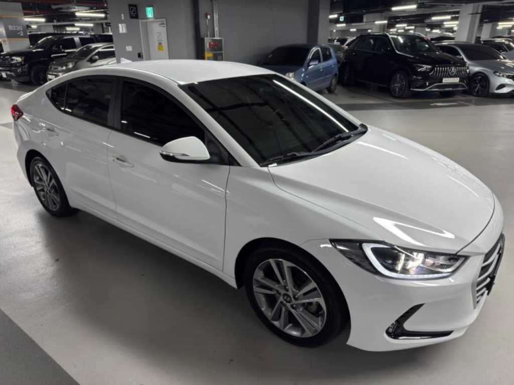 HYUNDAI Avante - Vista 6