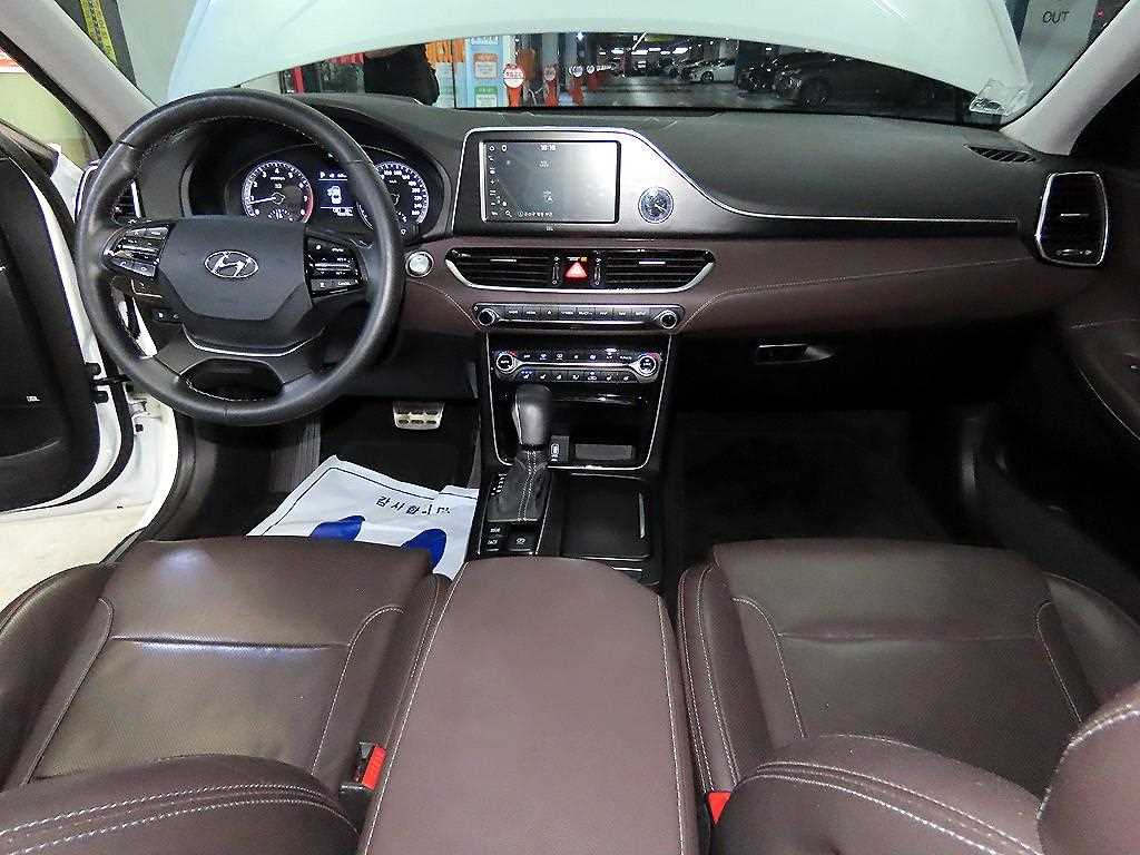 HYUNDAI Grandeur - Vista 10