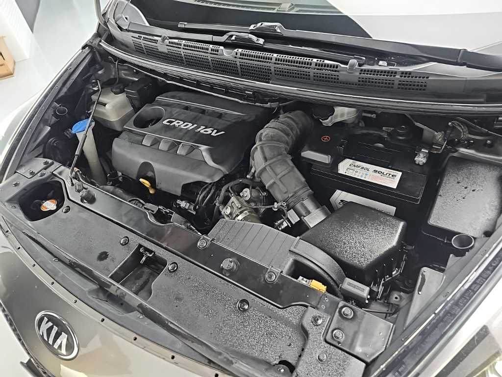 KIA Carens - Vista 5
