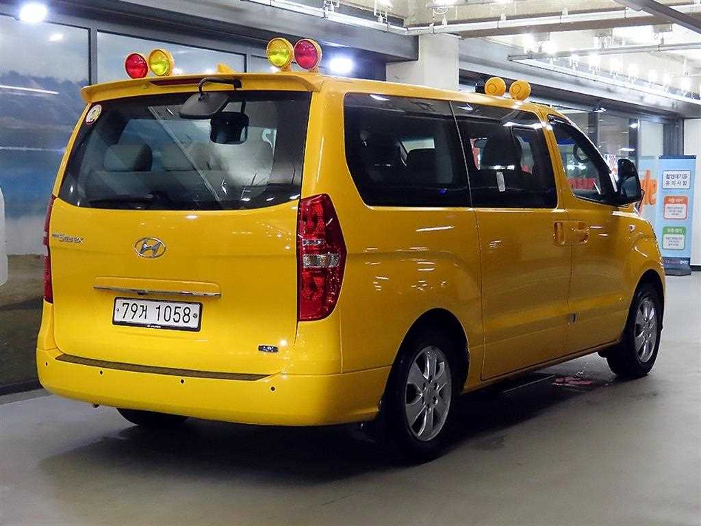 HYUNDAI Starex - Vista 4