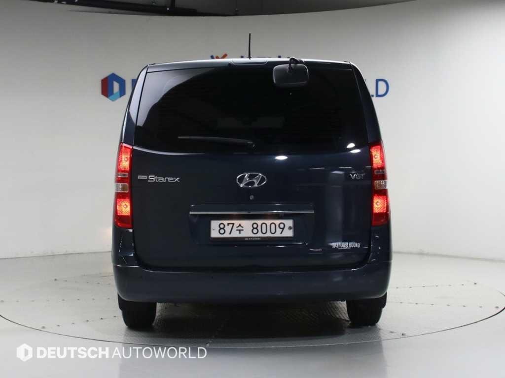 HYUNDAI Starex - Vista 4
