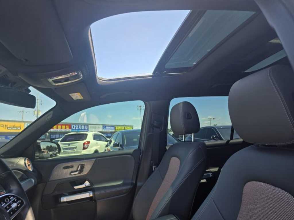 Mercedes Benz EQB - Vista 8