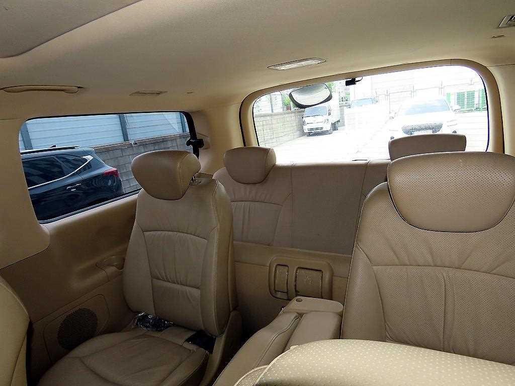 HYUNDAI Starex - Vista 7