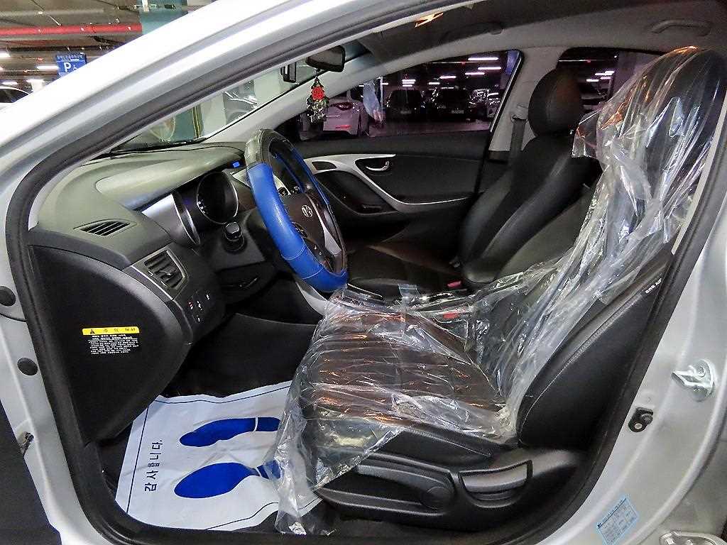 HYUNDAI Avante - Vista 6