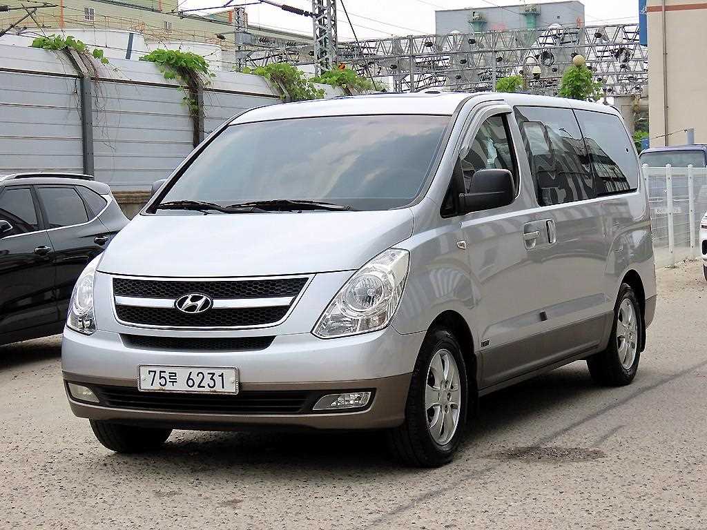 HYUNDAI Starex - Vista 2