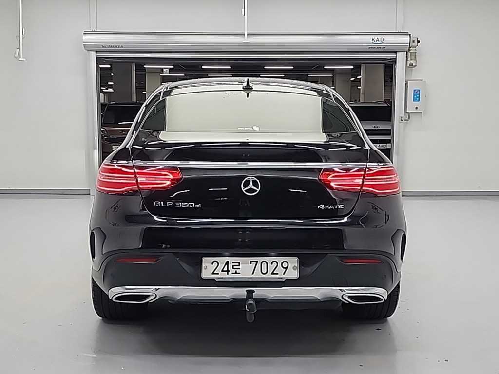 Mercedes Benz GLE Class - Vista 3