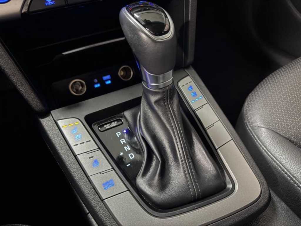 HYUNDAI Avante - Vista 11