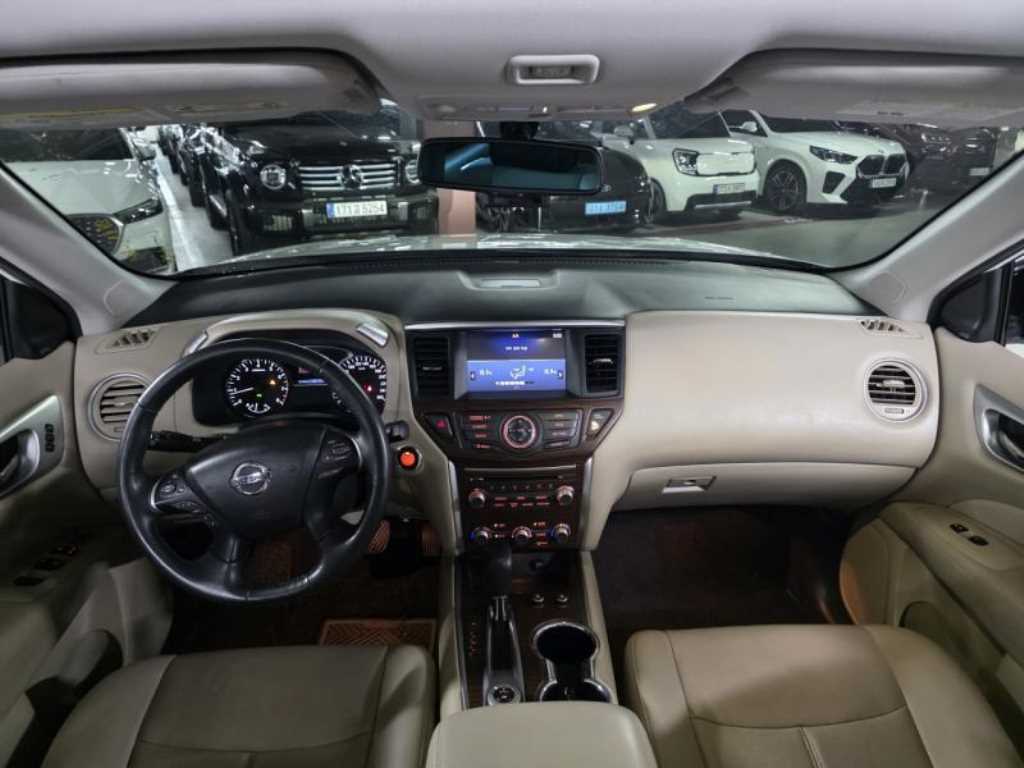 Nissan Pathfinder - Vista 8