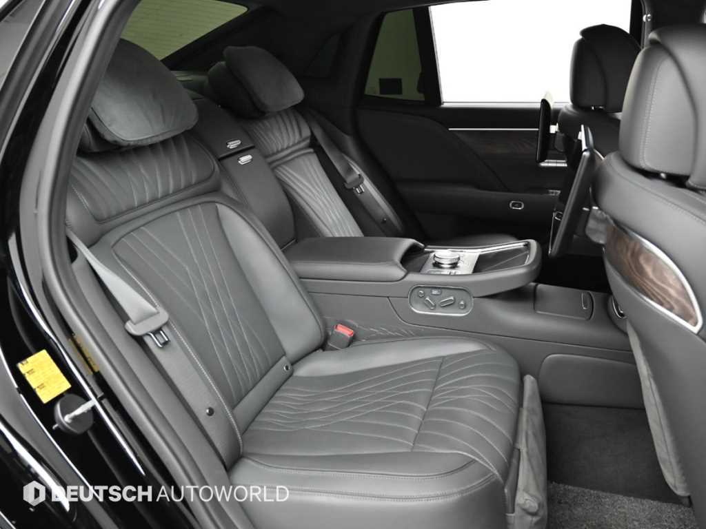 Genesis G90 - Vista 12