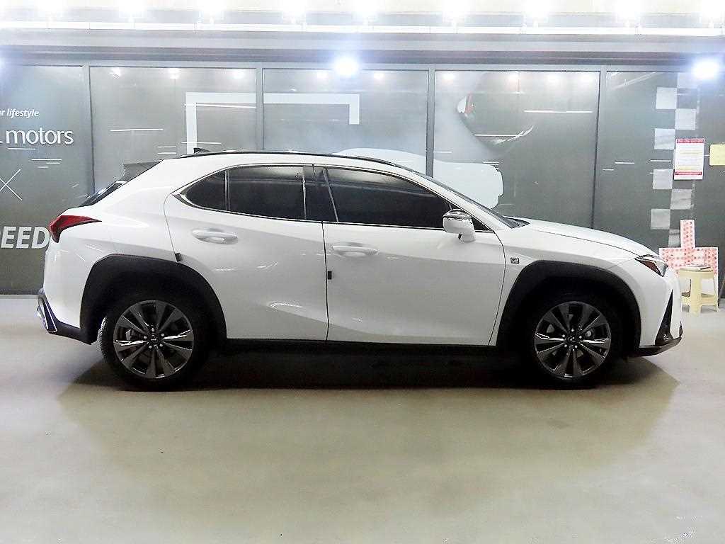 Lexus UX - Vista 3
