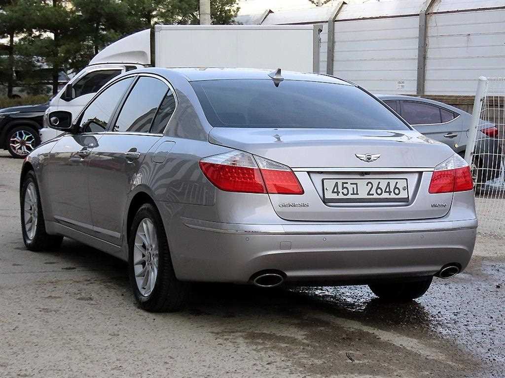 HYUNDAI Genesis - Vista 12