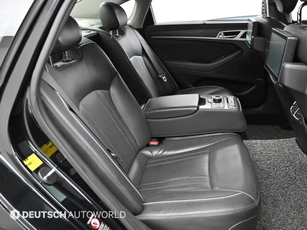 HYUNDAI Genesis - Vista 12