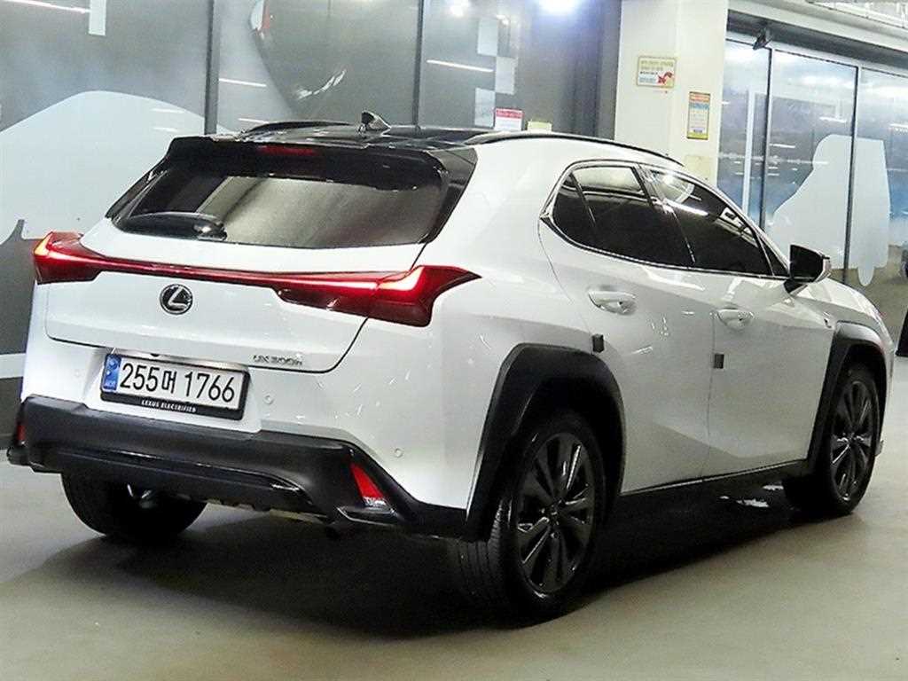 Lexus UX - Vista 4