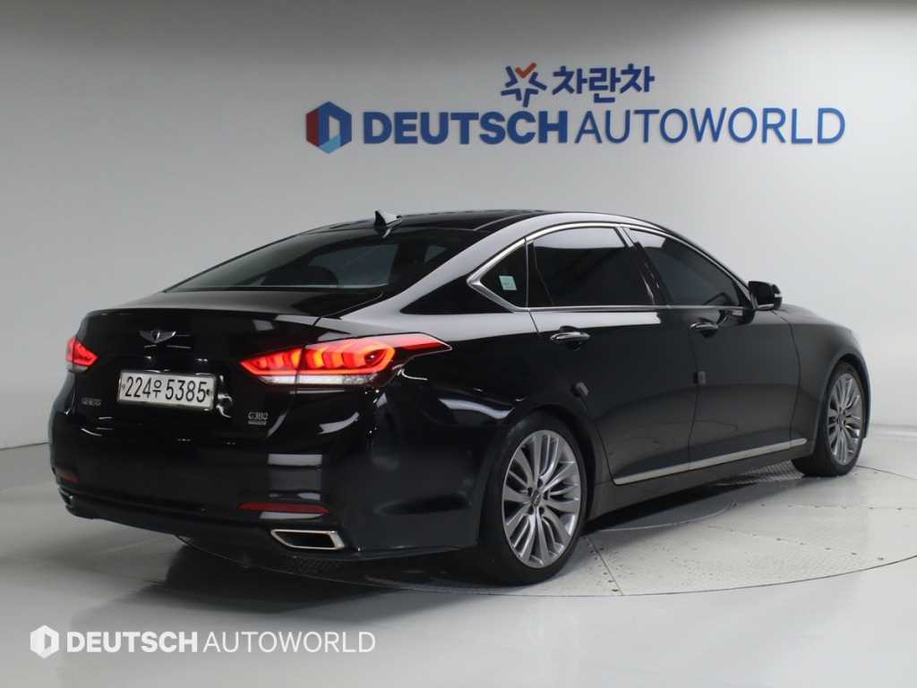 HYUNDAI Genesis - Vista 2