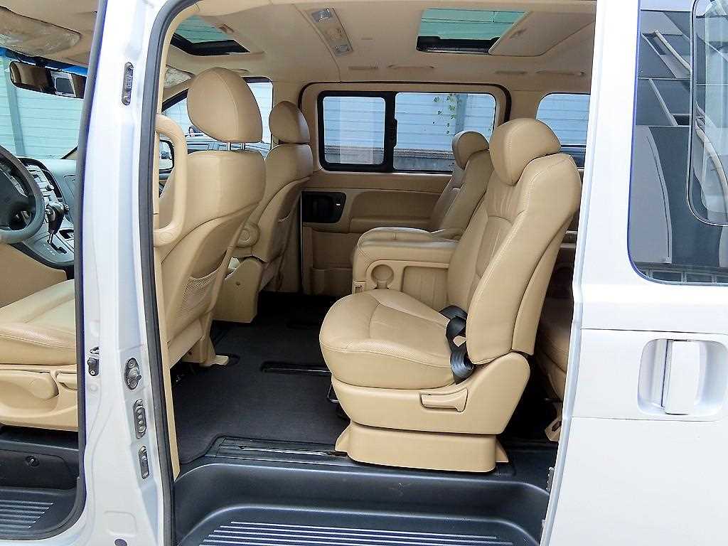HYUNDAI Starex - Vista 6