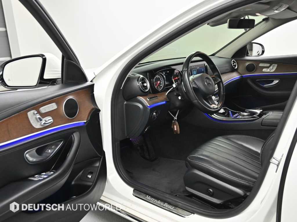 Mercedes Benz E class - Vista 11