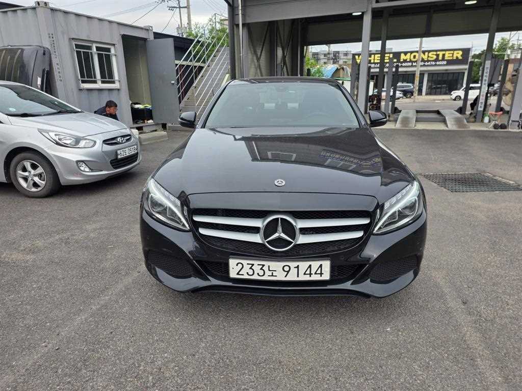 Mercedes Benz C Class 2017 Negro - Importación desde Corea - HF Imports Iquique - Foto 1